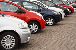Zasady korekty podatku naliczonego przy zmianie przeznaczenia samochodów na przykładach